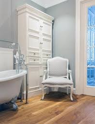 Small Bathroom Design Ideas And Home Staging Tips For Small Spaces Kleine Badezimmer Design Badezimmer Design Kleine Badezimmer