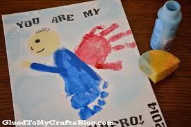 This farmhouse inspired diy clip frame is an awesome gift to make for father's day. 5 Fun Father S Day Craft Ideas