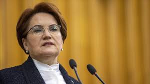 Evli ve 1 çocuk annesi olan akşener i̇stanbul üniversitesi edebiyat fakültesi tarih bölümünü tamamlamış, ve marmara üniversitesi sosyal bilimler enstitüsünde doktora yapmıştır. Iyi Parti Genel Baskani Aksener Den Reform Cagrisi