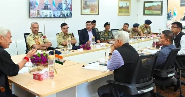 LG Reviews Management Of Shri Amarnath Yatra 2026; Appeals To Pilgrims To Travel Only After Obtaining Valid Registration