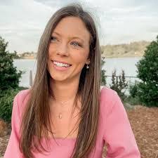 Julie Jameson's Instagram, Twitter & Facebook