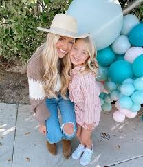 Cole and his family are close, and they feature on cole's social media pages. Savannah Rose Labrant On Instagram Happy 8th Birthday To My Dancing Queen She Brings The Fun Laughs And All Savannah Chat Sav And Everleigh Labrant Family