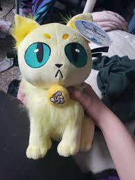 I bought the Daffodil plush from Fangamer and I LOVE it! Spiritfarer needs  way more merch. : r/Spiritfarer