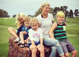 She and jennie garth made a whopping $85,000 per. No Expense Spared For Tori Spelling S Los Angeles Baby Shower Lifestylogy