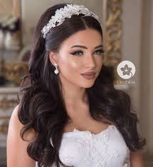 Here, find the best hairstyles for your quinceañera. Hairpeinadosfiesta Quince Hairstyles Quinceanera Hairstyles Bridal Hair And Makeup