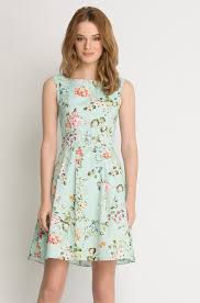 Orsay kleid weiß, bildquelle : Feuchtgebiet Matrone Das Gleiche Weisses Kleid Mit Blumenprint Wendelstein Anzeiger Com