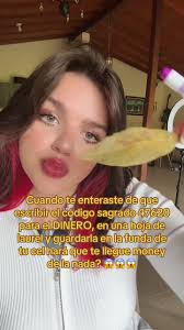 Hoja De Laurel En El Celular Para Llamar A La Plata