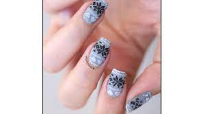 Le modelage en gel camoufle rapidement et aisément un ongle abîmé et permet d'exposer vos pieds en toute quiétude pendant au moins 4 semaines sans. Fetes De Fin D Annee 30 Manucures Reperees Sur Pinterest Reveillon