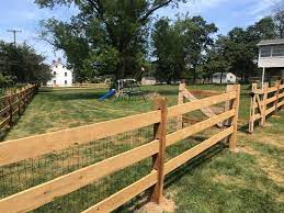 Seeking a gorgeous yet long lasting way to fence your home? 600 Feet Of Hemlock 3 Rail Slip Board Fence Installed By Ryan His Crew With Josh Scott From Triborofence Woodfence Fence Styles Wood Fence Diy Home Repair