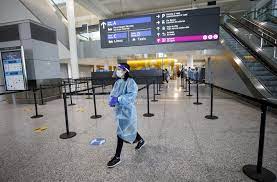 This article examines canada's restrictions on those arriving from international destinations. U S Canada Border Trudeau Urged To Relax Entry Rules For Vaccinated Travelers Bloomberg