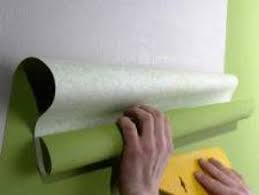 Toujours à la mode, un papier peint foncé : Comment Poser Les Papiers Peints Le Bricolage De A A Z