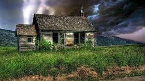 Orage Au Dessus D Un Vieille Maison Abandonnee Abandoned Houses Abandoned Dark Skies