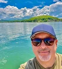 Hello! 63 from Nova Scotia 🇨🇦 Still believe in peaceful evenings,  meaningful words, and soft laughter.