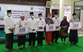 Kumpulan berita guru ngaji terbaru hari ini. Pemkab Bondowoso Permudah Pencairan Insentif Guru Ngaji Dengan Kartu Atm Terbitan Com