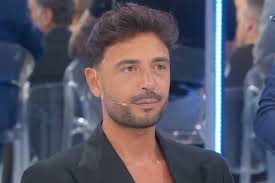 Uomini e Donne, curiosità su Armando: che laurea ha e perché ha deciso di  non lavorare più