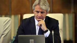 O sa imi fac un garaj pentru masina in curtea casei, si o sa torn beton peste tot in curte, pentru ca sunt unele portiuni unde nu mai este beton. Ministrul Teodorovici Vrea SÄƒ ReducÄƒ Tva La ApÄƒ Dar Nu Stie Cat CostÄƒ Un Metru Cub