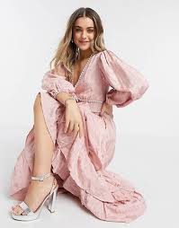 Nada más emotivo que elegir las canciones para bodas adecuadas a ese momento tan dulce y romántico. Invitadas De Boda Vestidos Y Zapatos De Fiesta De Boda Asos