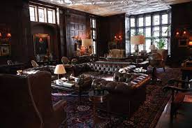 Gotham Asi Son Los Decorados De La Serie Sobre Los Origenes De Batman Old Mansions Interior Hotel Room Design Plan Mansion Living