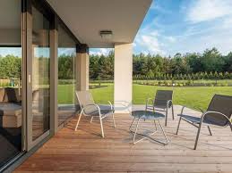 Diese hinterlassen nicht nur optisch eindruck, sondern bieten durch eine offenporige und rutschfeste oberfläche zusätzliche sicherheit. Holz Fliesen Stein Welcher Bodenbelag Fur Meine Terrasse Editus