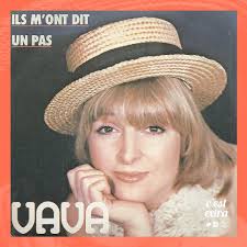 ✨ VAVA chante UN PAS en 1978. Paroles de CLAUDE LEMESLE et musique de ROGER  alias G.G. CANDY. Ceux qui connaissent MICHEL FUGAIN et son BIG BAZAR se  rappelleront de VAVA. Elle