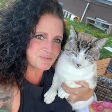 Becky Seely's Instagram, Twitter & Facebook