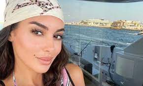 التحقيق مع كريستيانو رونالدو لخرقه حظر السفر من أجل الإحتفال بعيد ميلاد جورجينا الـ27. Ø¬ÙˆØ±Ø¬ÙŠÙ†Ø§ Ø±ÙˆØ¯Ø±ÙŠØºÙŠØ² ØªØ±ØªØ¯ÙŠ Ø­Ø°Ø§Ø¡ ÙŠØ§Ø³Ù…ÙŠÙ† ØµØ¨Ø±ÙŠ ØµÙˆØ± Ø§Ù„Ù‚Ø¯Ø³ Ø§Ù„Ø¹Ø±Ø¨ÙŠ