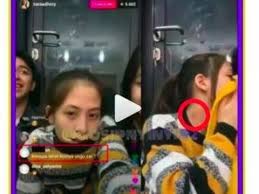 Heboh video ciuman bibir dengan niko al hakim, adhisty zara : Zara Adhisty Juga Disorot Karena Tanda Merah Di Leher