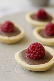 Tartelettes A La Framboise Sur Double Ganache Chocolat Au Lait Croquante Mini Tarte Ganache Chocolat Au Lait Chocolat Au Lait