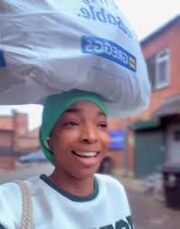 UK man stunned as Nigerian lady displays hawking skills abroad