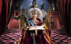 Here are only the best princess crown wallpapers. Fantasy Girl Queen Gold Crown Hd Wallpaper Wallpaperbetter