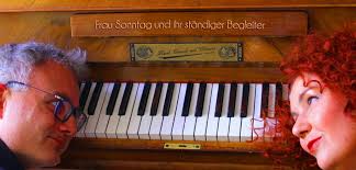 Frau Sonntag und ihr ständiger Begleiter