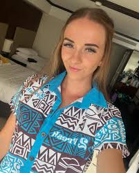 living life how I know I can 🌻 *swipe to the end for a beauty*