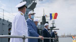 Chiar și anul trecut, în plină pandemie de covid 19, evenimentul a avut loc fără public, însă a fost transmis în mediul online și toți participanții au purtat măști de protecție. Participare La FestivitÄƒÈ›ile Prilejuite De Ziua Marinei Romane
