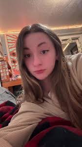 Samantha Reeder's Instagram, Twitter & Facebook