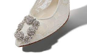 Hangisilace Cream Lace Jewel Buckle Pumps Manolo Blahnik