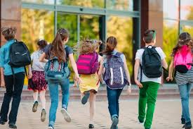 Date de la rentrée scolaire 2021 et de chaque période de vacances. Video Rentree Scolaire Voici Les Aides Accordees Aux Eleves De Primaire College Et Lycee Actu
