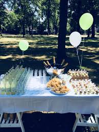 Originelle Ideen Fur Den Sektempfang Im Park Wedding Hochdieglaser Hochzeit Diy Diyetiketten Limonade Sekt Mi Sektempfang Sektempfang Hochzeit Empfang