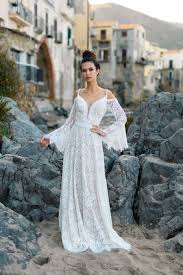 Boho wedding dress trends 2020. 35 Bohemian Wedding Dresses That Will Make All Of Your Ceremony Dreams Come True