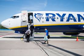 Ryanair said in a statement the flight was informed of a potential security threat on board by belarus air traffic control and told to make an emergency landing at the nearest airport, in minsk. Ryanair Fliegt Wieder 50 Verbindungen Ab Berlin Schonefeld Niederlausitz Aktuell