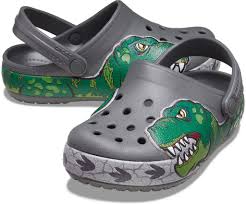Crocs kinder schuhe sind in letzter zeit gerade bei jungs und mädchen immer beliebter geworden. Crocs Kinder Fun Lab Dino Band Lights Clog
