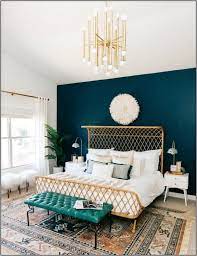 Existant sous toutes les formes, cette couleur s'adapte à tous les styles de décoration de un pan de mur en bleu canard et le reste en blanc ou autre ton neutre seront tout simplement parfaits si vous avez un espace peu profond. Epingle Sur Chambres