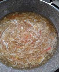 Ketika sudah mendidih lagi, tuang 2 putih telur yang telah dikocok lepas. Resipi Sup Telur Chinese Style Simple Jimat Sangat Sedap