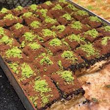 Müşteri temsilcisiyle kısa bir görüşme sonrası aynı gün teslim edilebileceği söylenince sipariş verdim. Yepyeni Bir Lezzet Soguk Baklava Gaziantep Tatli Inegol