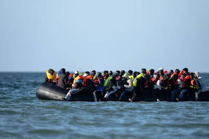 Record 781 migrants cross English Channel to UK in a single day