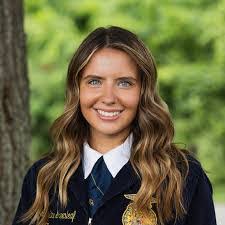 Carrie Greenleaf's Instagram, Twitter & Facebook