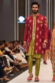 Pakistani Groom Wedding Sherwani Designs 2017 For Mehndi Indian Groom Wear Indian Men Fashion Wedding Outfit Men