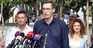 Karácsony szerint, ha a kormány a főváros beruházásait átvenné és maga valósítaná meg, biztosan az történne, hogy a megbízásokat kormányközeli oligarchák kapnák, a beruházások költségei pedig hirtelen megugranának. Karacsony Gergelynek Csak Egy Fel Haza Egyik Helyettesenek Viszont 14 Ingatlana Van Video Nyugati Feny