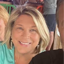 Robyn Snow's Instagram, Twitter & Facebook