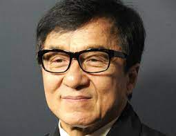 This is the official facebook page of international superstar jackie chan. 64 Letnij Dzheki Chan Edva Ne Pogib Iz Za Selevogo Potoka V Kitae