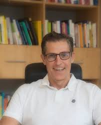 Unsere patientinnen und patienten werden von uns vertrauensvoll behandelt. Matthias Salewski Koln Arztpraxis Am Dom Internist Hausarzt Nephrologe Experte Arzt Praxis